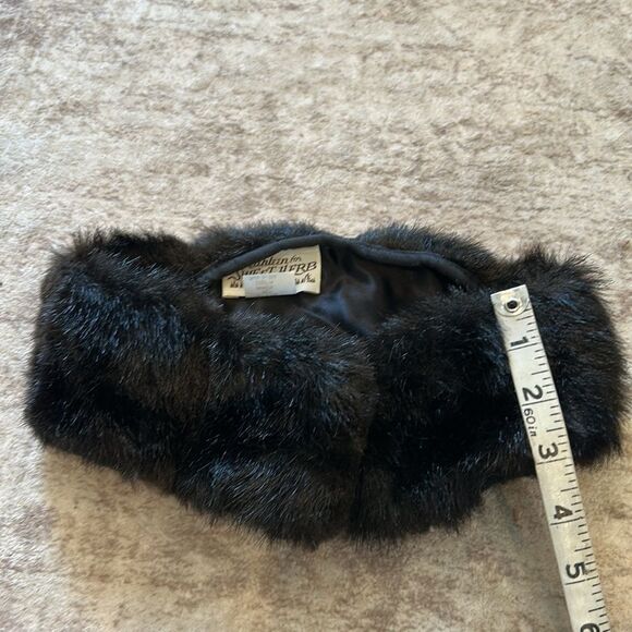 Kathleen for sweet herb, Black Faux Fur Collar - Picture 6 of 6
